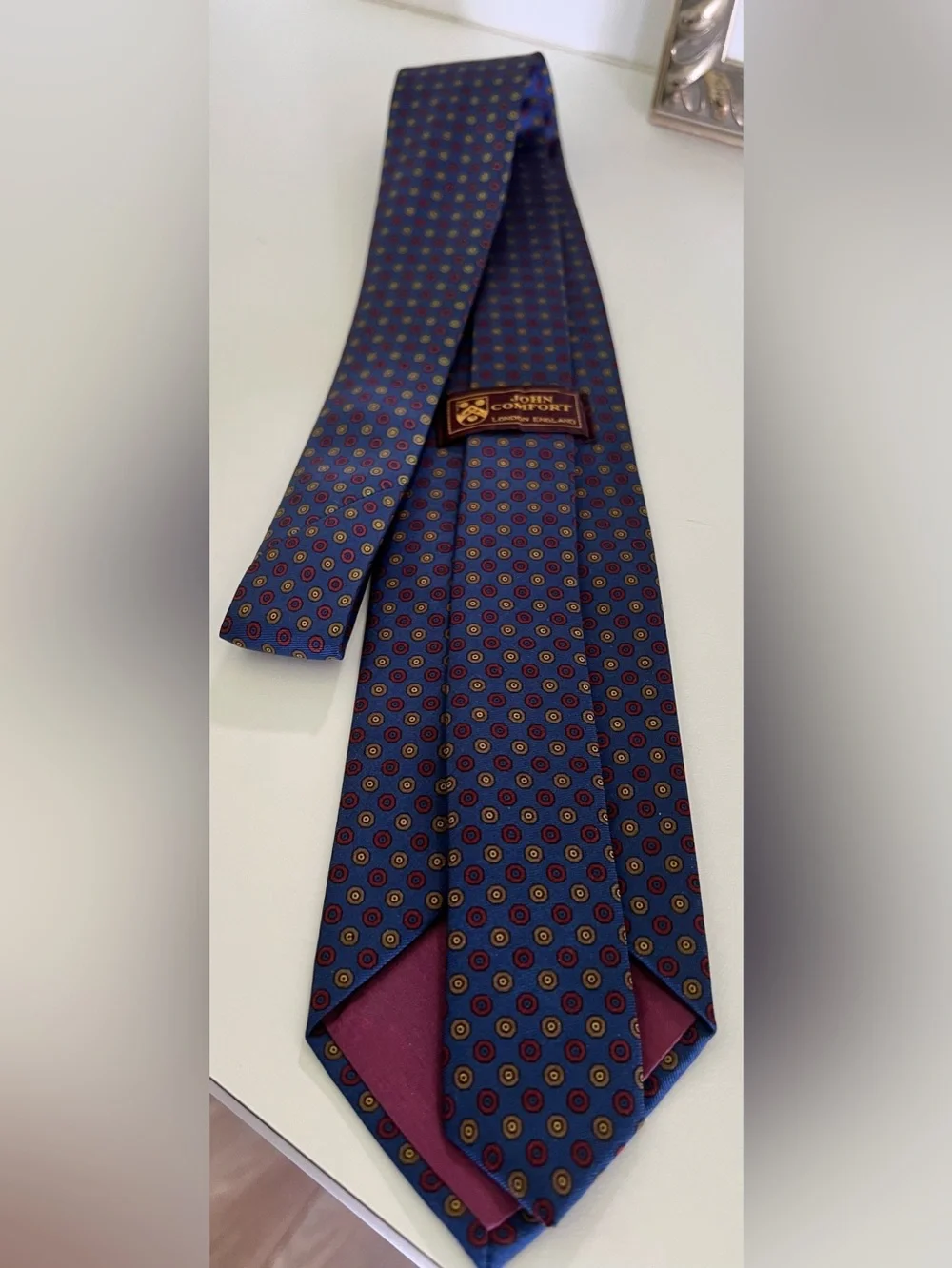 Elegant John Comfort London England 100% Silk Men,s Necktie, Blue, Red, Golden